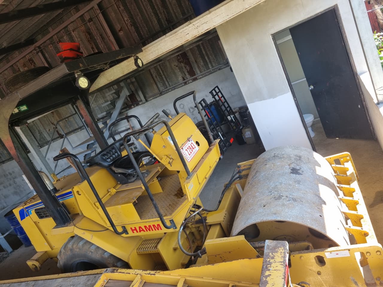 Rodillo compactador trabajando